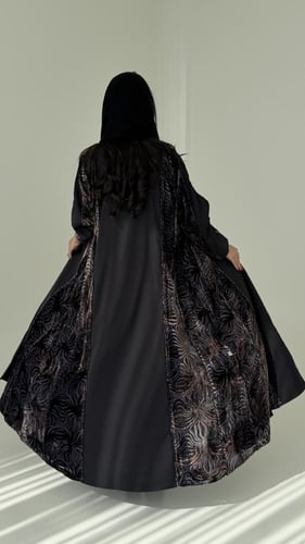 عبايه قماش تفته استرتش اسود ومخمل مشجر ، قصات وقيط...