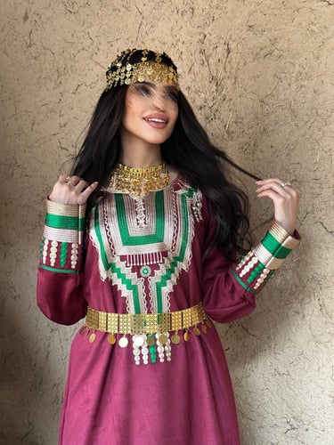 ثوب شعبي قماش شامواه لون عنابي