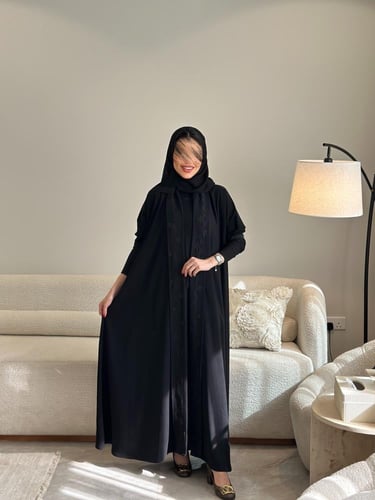 عبايه قماش كريب كوري اسود تطريز يدوي من الامام مع...