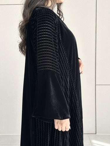 عبايه قماش مخمل اسود ، مخمل مربعات من الجوانب ونص...