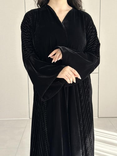 عبايه قماش مخمل اسود ، مخمل مربعات من الجوانب ونص...