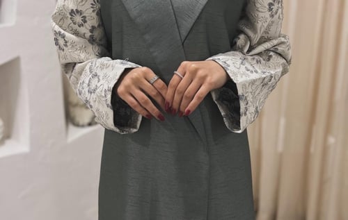 عبايه قماش حرير هندي رصاصي غامق ، كم جاكار رصاصي ط...