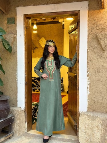 ثوب شعبي قماش شامواه لون اخضر