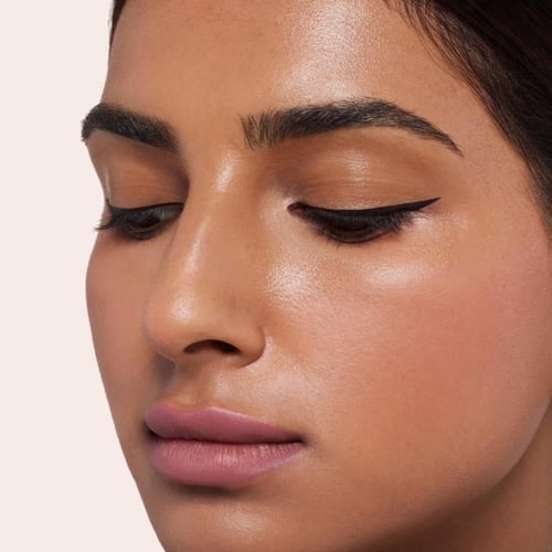 كحل سائل من لوكا - 01 بلاكيست بلاك