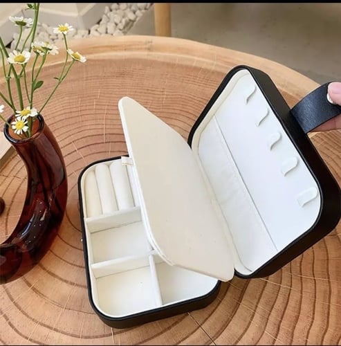 شنطة لتخزين الاكسوار والمجوهرات