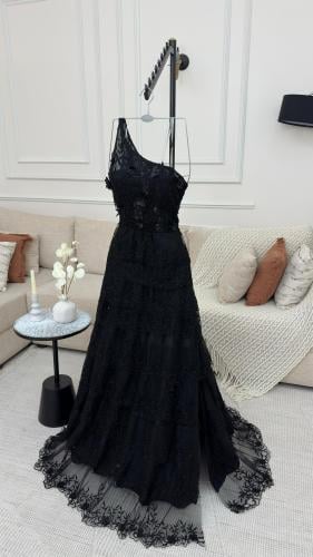 فستان سهرة اسود انيق مثير بكتف واحد