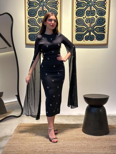 فستان ميدي ناعم مزين بكريستال اسود