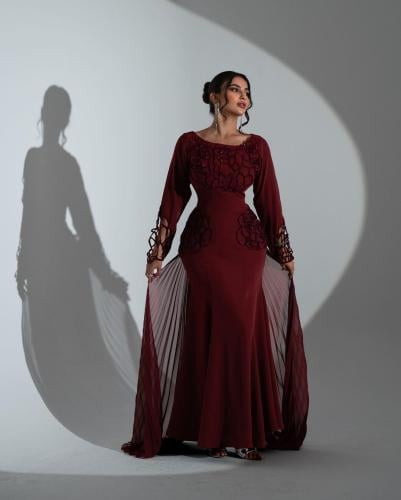 فستان سهرة راقي بكسرات بوليسية