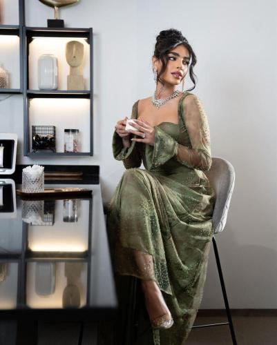 فستان سهرة زيتي أنيق