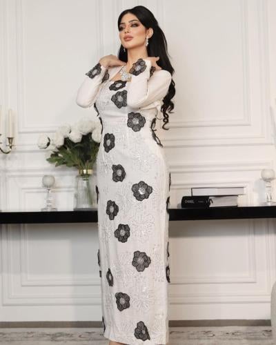 فستان سهرة بجاكت مزين بالورود