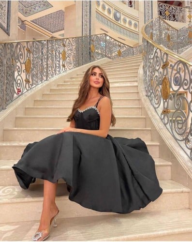 فستان اسود تل