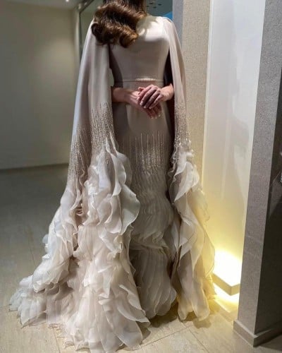 فستان سهرة ناعم مطرز