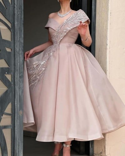 فستان سهرة بتفاصيل مذهلة