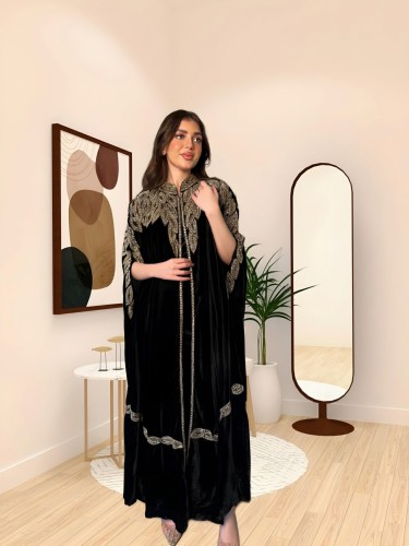 جلابية فخمه مطرزة