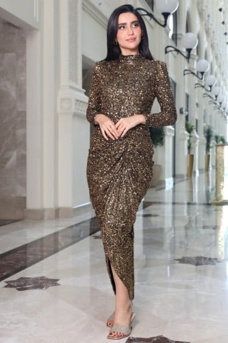 فستان ميدي مزموم بياقة عالية ولمعة ذهبية