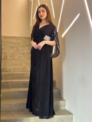 فستان سهرة بقصه مميزه خام تل ناعم مزين لولو بالخصر