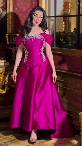 فستان فوشي انيق مطرز