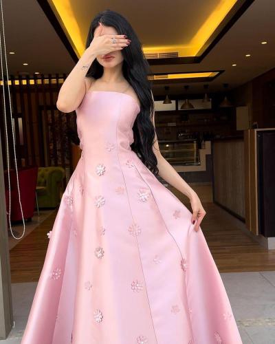 فستان سهرة بينكي مزين بلورود