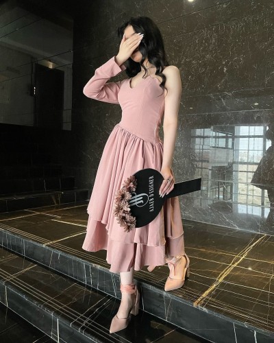 فستان سهرة لحمي