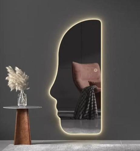 مرايا 160 سم بتصميم وجه LED