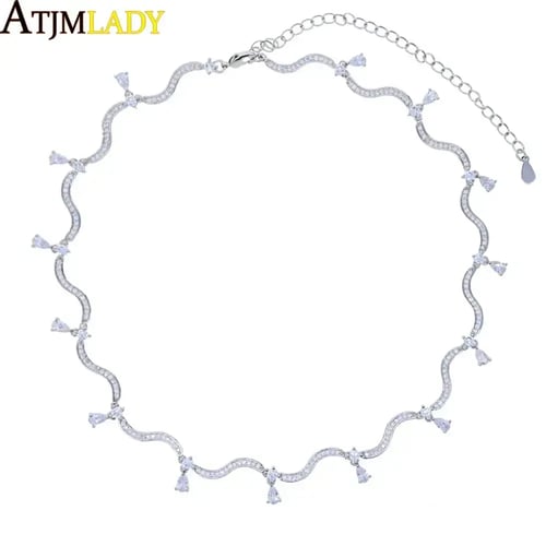 قلادة متموجة بتعليقات وردية