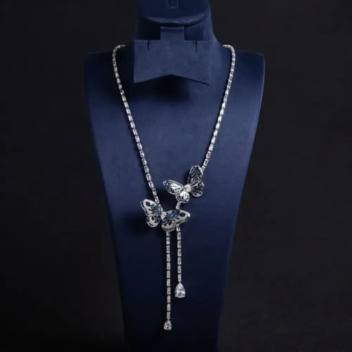 طقم مجوهرات فراشة فاخر مرصّع باللون الأحمر