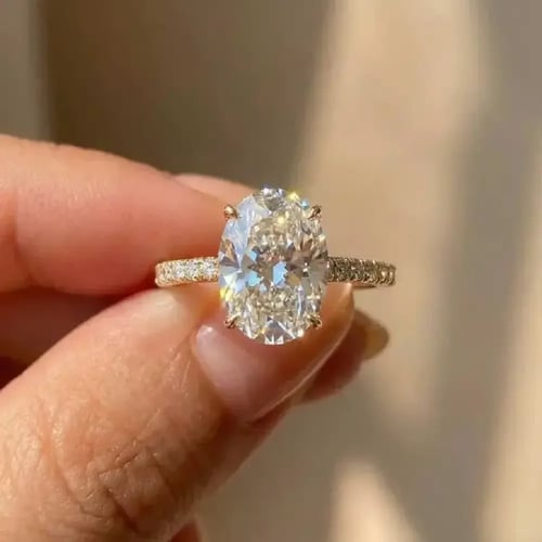 خاتم سوليتير بيضاوي فاخر