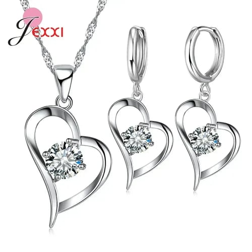 طقم إكسسوار فضي بتصميم قلب ناعم