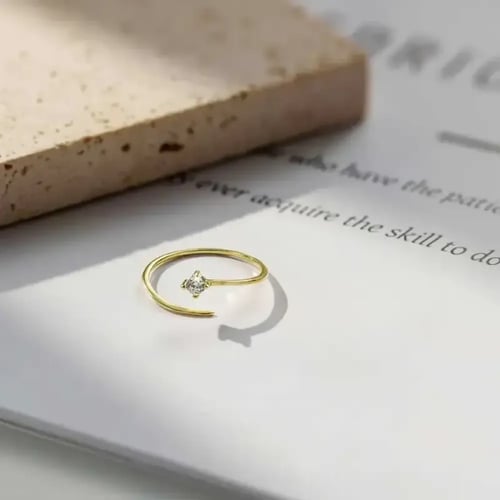 خاتم مفتوح ناعم بفص لامع