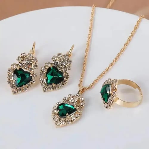 طقم إكسسوار أحمر بتصميم قلب