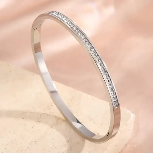 طقم أساور ذهبية فاخرة بتصاميم متنوعة