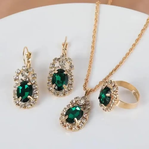 طقم إكسسوار أحمر بتصميم قلب