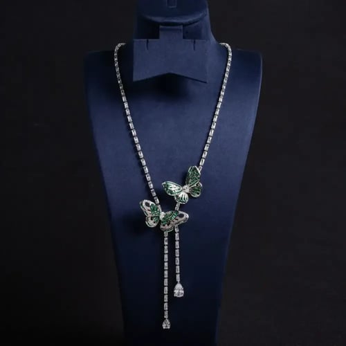 طقم مجوهرات فراشة فاخر مرصّع باللون الأحمر