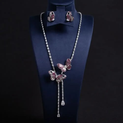 طقم مجوهرات فراشة فاخر مرصّع باللون الأحمر