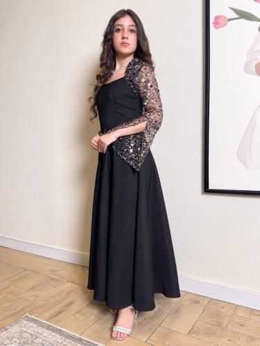 Elegant girls' dress with soft floral patterns from Arushi