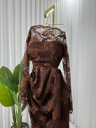 فستان سهرة دانتيل متألق جداً