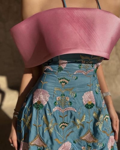 فستان ميد مشجر قص مطرز راقي