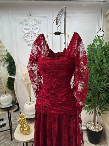 فستان دانتيل فخم