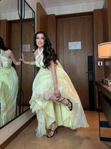 فستان صفراء