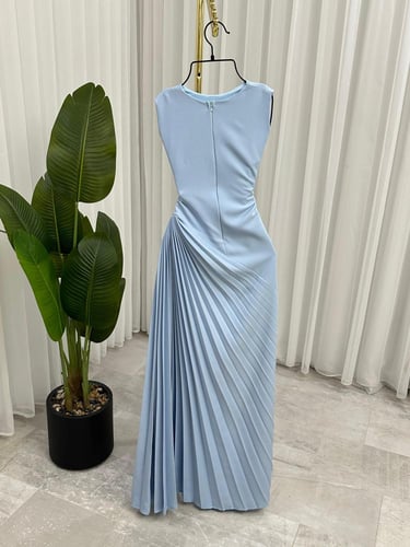 فستان باربي سماوي كسرات واقية