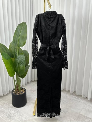 فستان دانتيل تفته متألق جداً