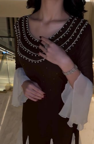 فستان زمرد المتألق