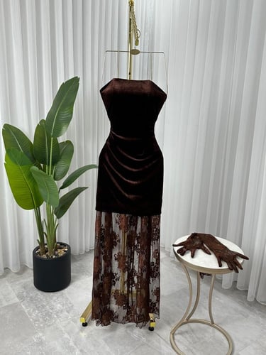 فستان سهرة جوخ دانتيل راقي جداً