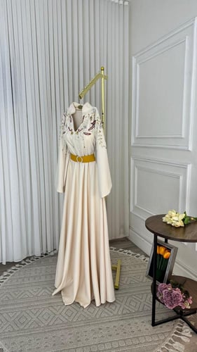 فستان لقيان