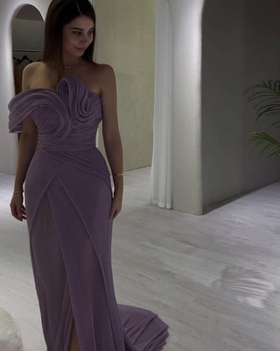 فستان سهرة اورجانزا مقلم