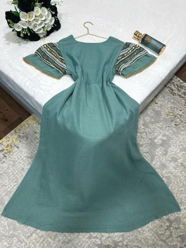 جلابية كتان لنن طرز ترتر راقية