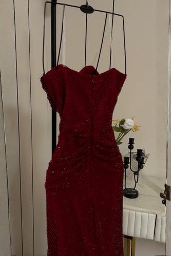 فستان عنابي