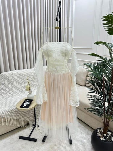 فستان دانتيل ناعم