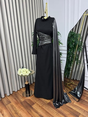 فستان سهرة باربي شال اطلسي متألق جداً