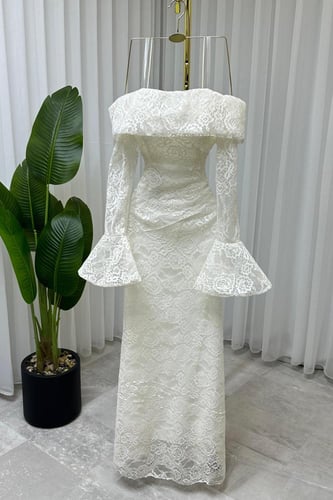 فستان دانتيل مميز باطلالة ساحرة